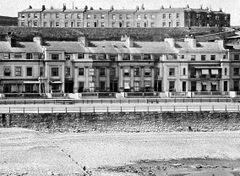 White-Rock-Parade-from-the-sea-with-White-Rock-Road-on-the-hill-above.-1905.